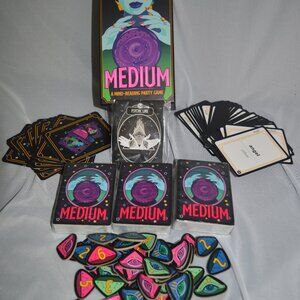 Medium mind reading party game ages 14+ 2-8 players